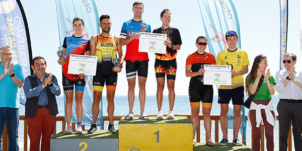 Verónica Gutiérrez y Jesús Montoya vencen en el Triatlón Playas de Orihuela