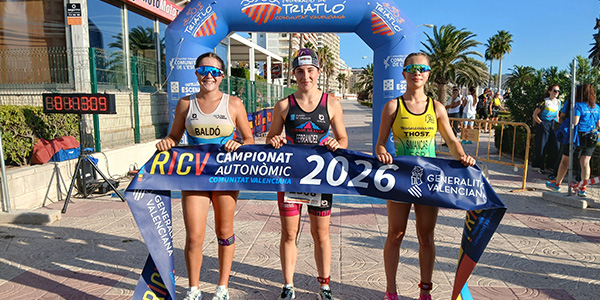 Manuel Prada y Luz Ferrández, campeones autonómicos de Triatlón Supersprint en Cullera